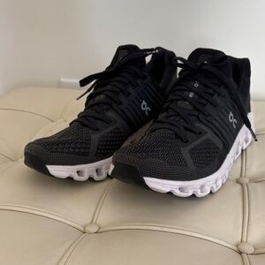 On Cloud Black and White Cloudswift Athletic Shoes